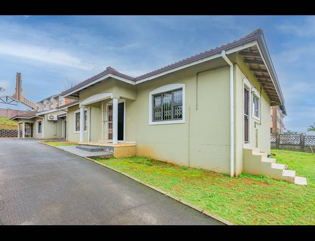 3 BEDROOM SECTIONAL TITLE FOR SALE IN MONTCLAIR